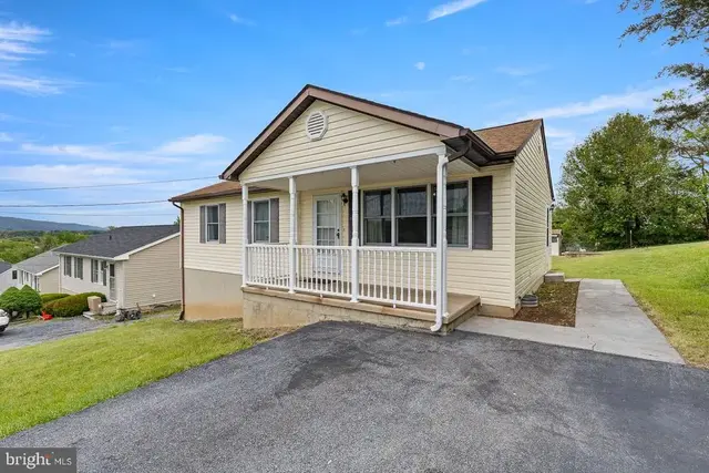 363 Crim Dr, Strasburg