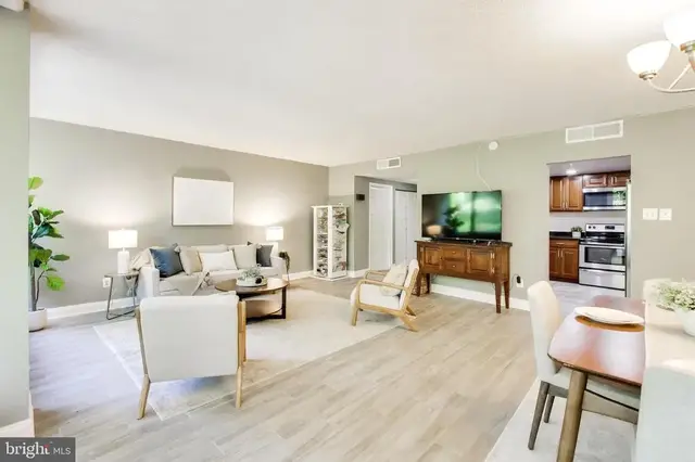 6301 Stevenson Ave #102, Alexandria