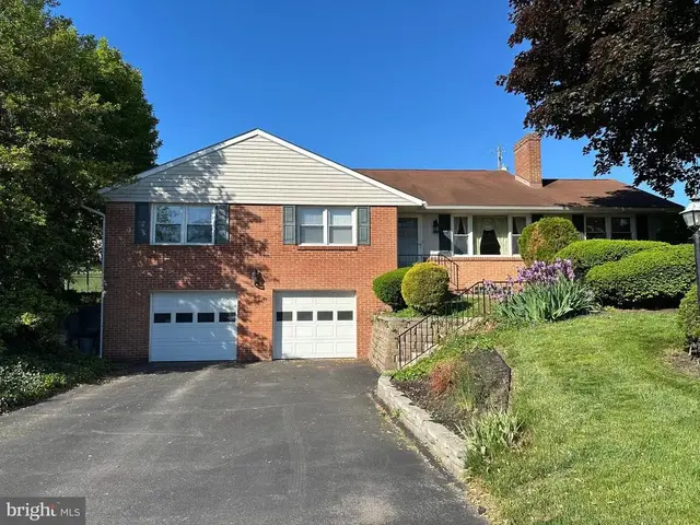 1748 Crescent Rd, York