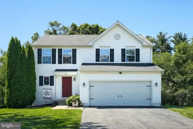 425 Lakeview Dr, Spring Grove