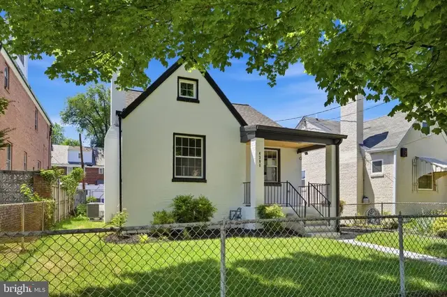 4306 22nd St Ne, Washington