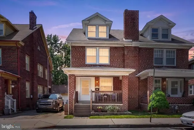 104 N Seward St, York