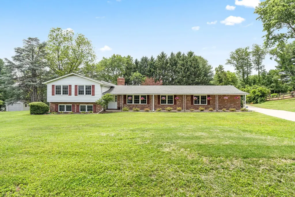 3318 Lowell Ln, IJAMSVILLE