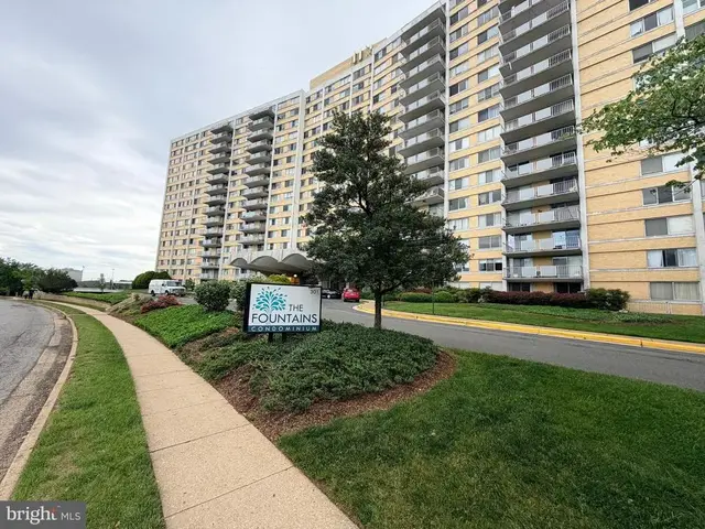 301 N Beauregard St #1202, Alexandria