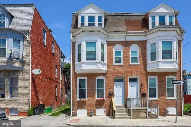 141 S West St, York