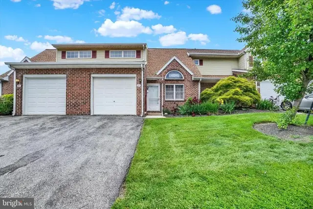 27 Jean Lo Way, York