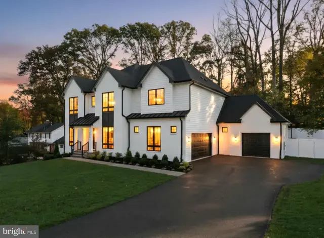 9205 Rosehill Dr, Bethesda