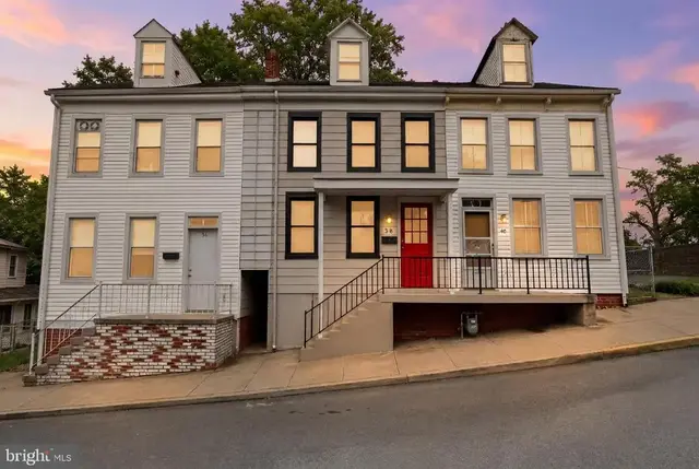 38 W 8th Ave, York