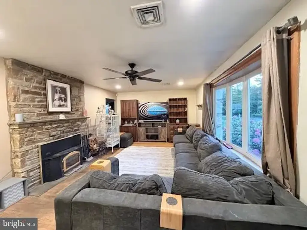 844 Brownsville Rd, LANGHORNE