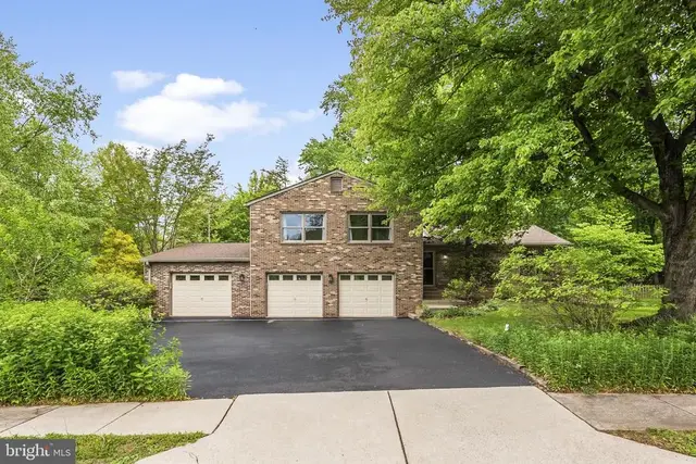12484 Wendell Holmes Rd, Herndon