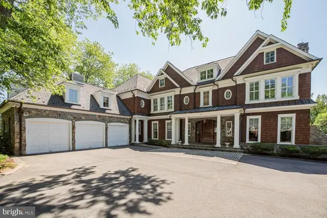 8800 Saunders Ln, Bethesda