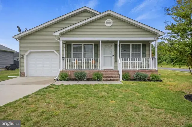 10 Rollin Ct, Dover