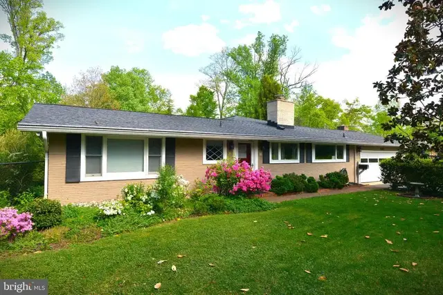 3525 Devon Dr, Falls Church
