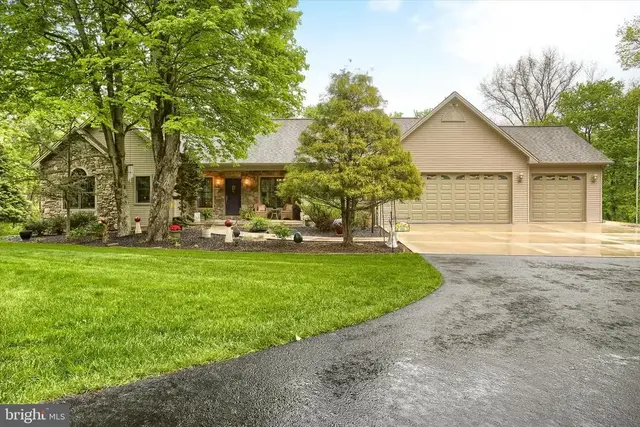 416 Mehaffie Ln, Harrisburg