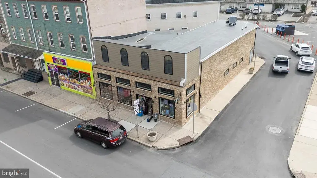 220 W Broad St, QUAKERTOWN