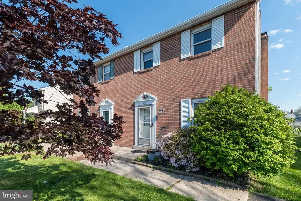 207 Hickory Dr, QUAKERTOWN