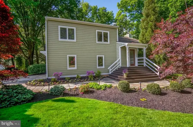 2450 Brussels Ct, Reston