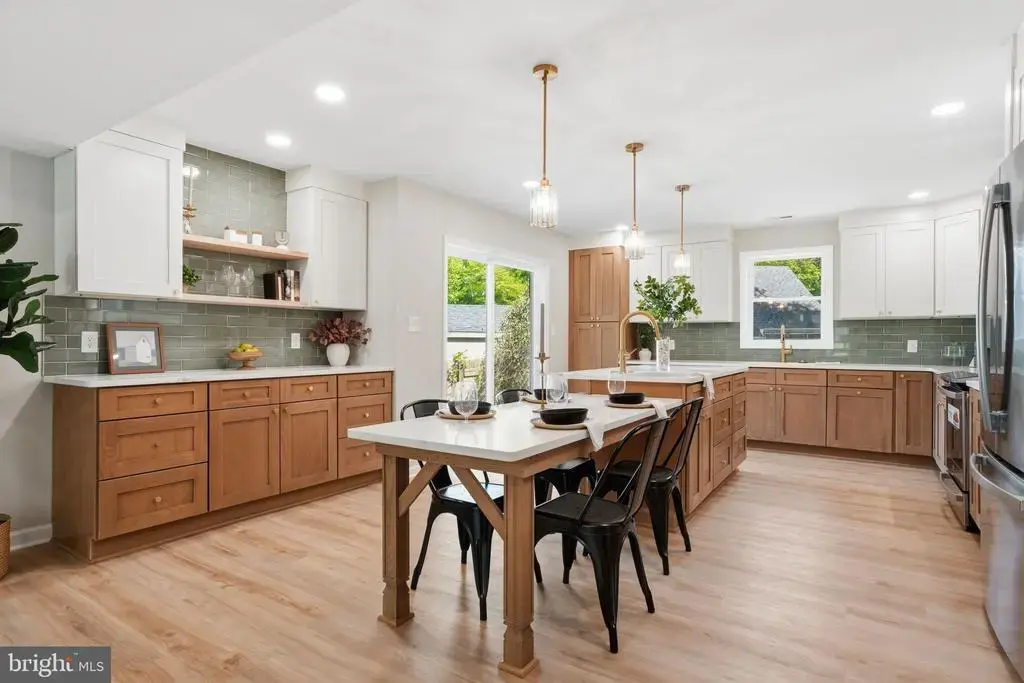 22 Peppermint Rd, LEVITTOWN