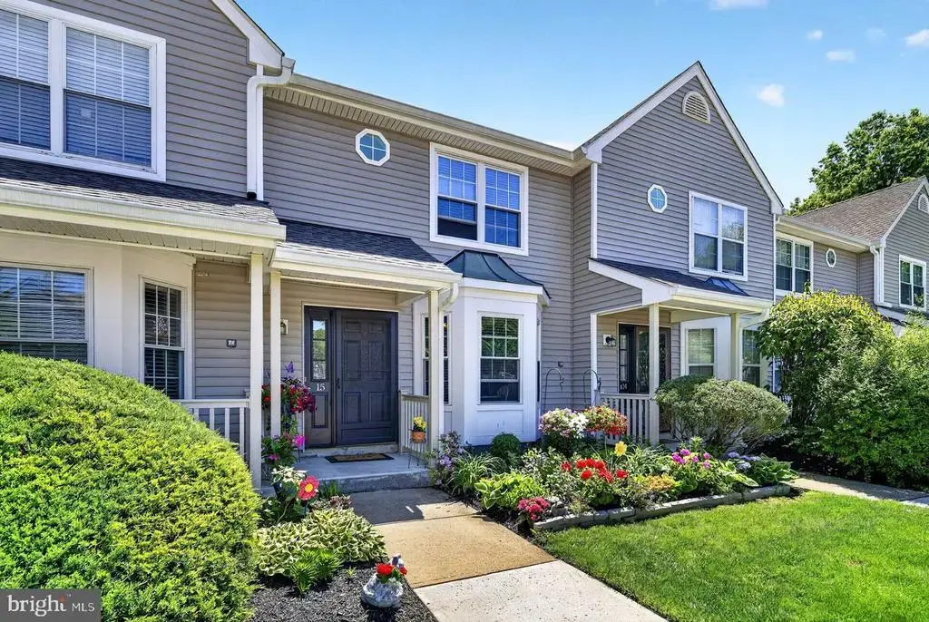 15 Stuyvesant Ct, HIGHTSTOWN