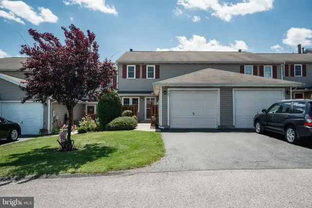 603 Bentwood Ln, York