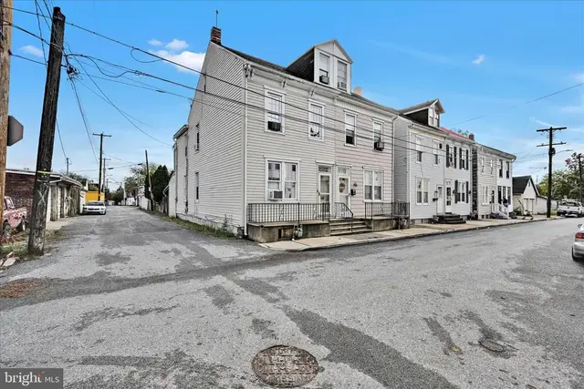 131 N Cedar St, York