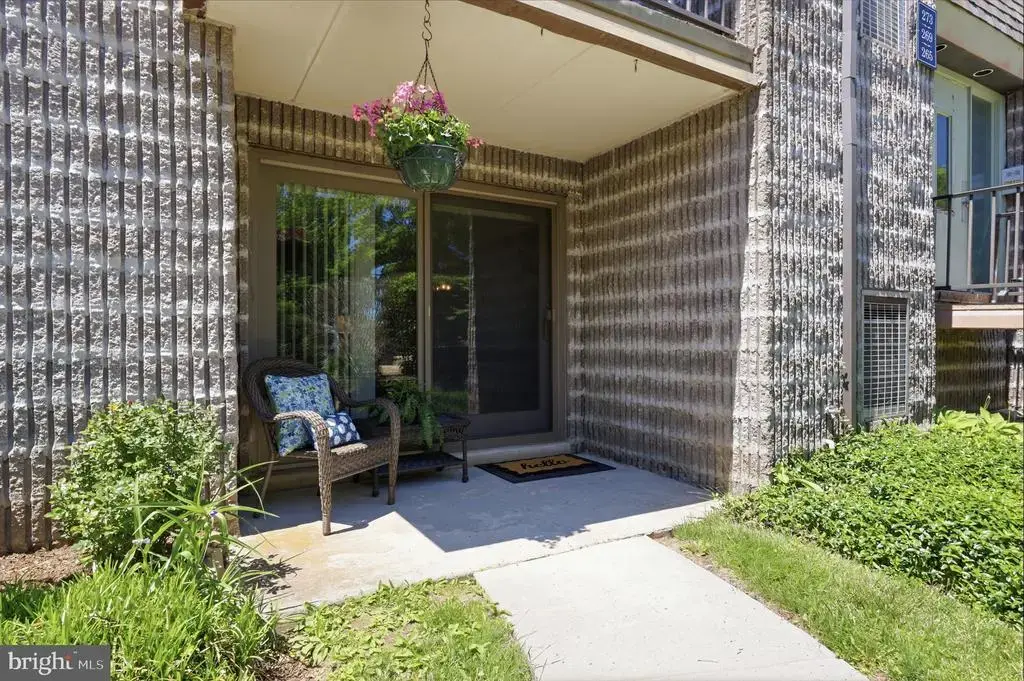 265 E Village Rd, HOLLAND