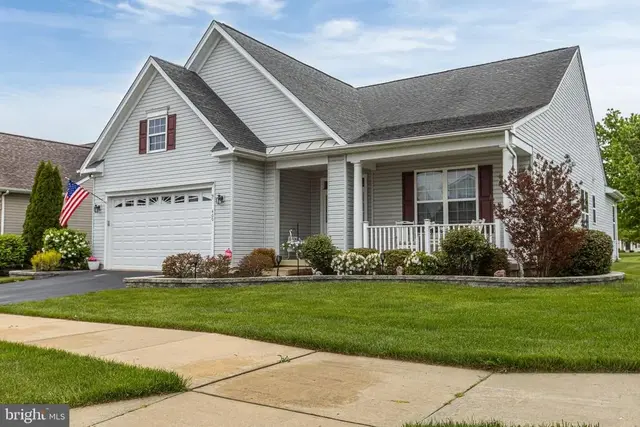 400 Topiary Ln, Middletown
