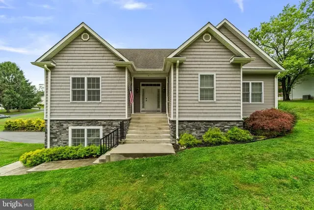 4302 Howard Dr, Sykesville