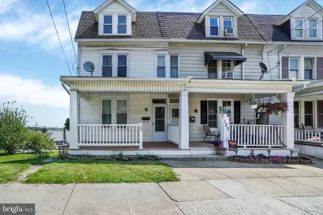 121 S Main St, Red Lion