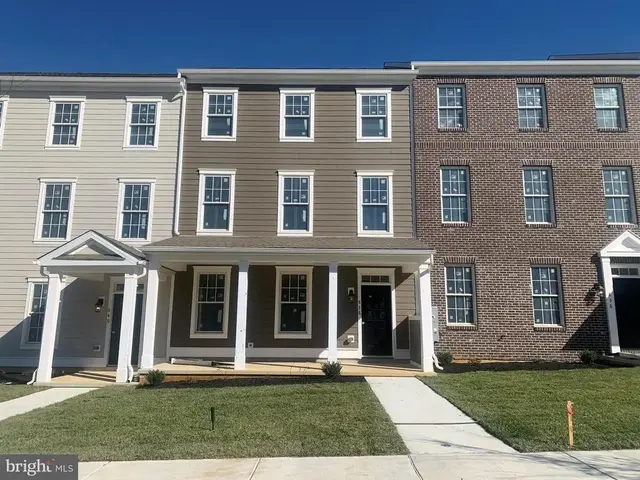 838 Mapleton Ave, Middletown