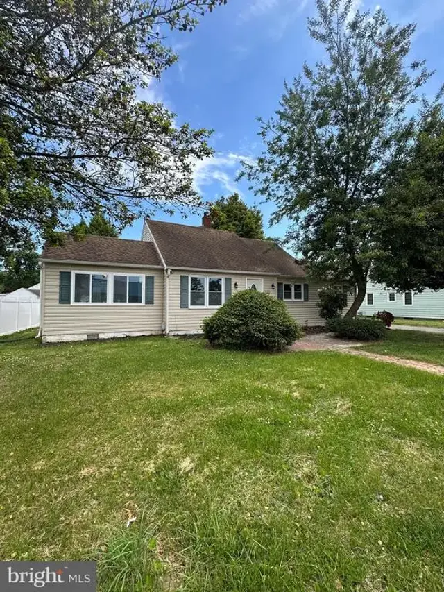 822 White Oak Rd, Dover