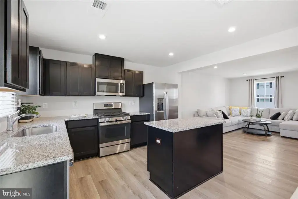 24-l Wendowski St, BEVERLY
