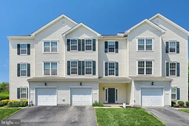 2312 Sunny Hill Cir #2312, York