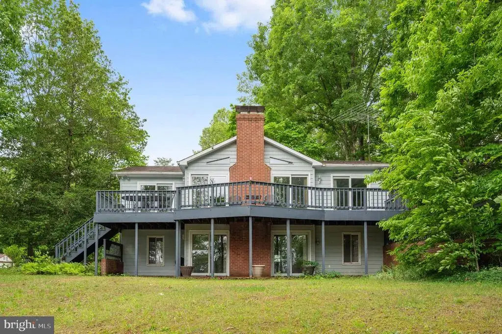 303 Pine Dr, LOUISA