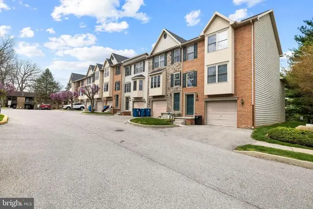 17 Shady Tree Ct, York