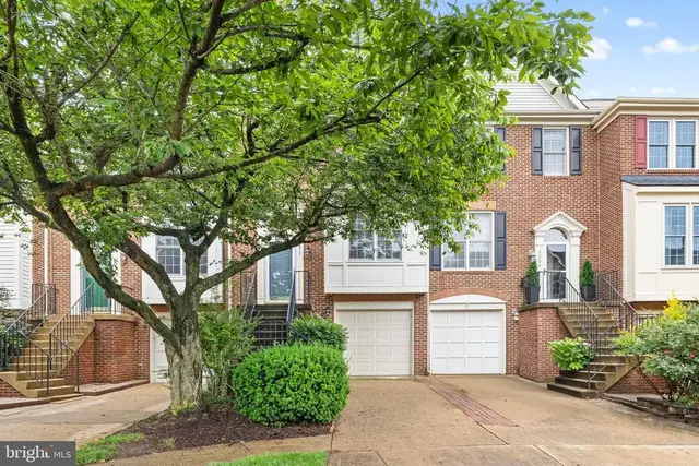 3911 Charles Ave, Alexandria