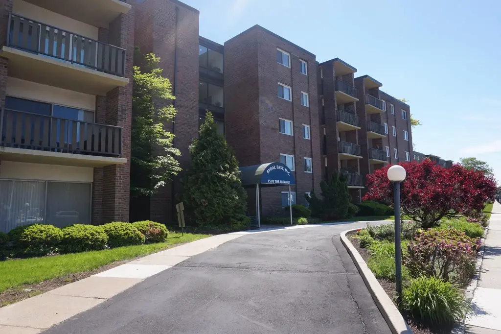 1570 The Fairway #512 E, RYDAL