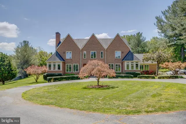 30 Piney Meetinghouse Ct, Potomac