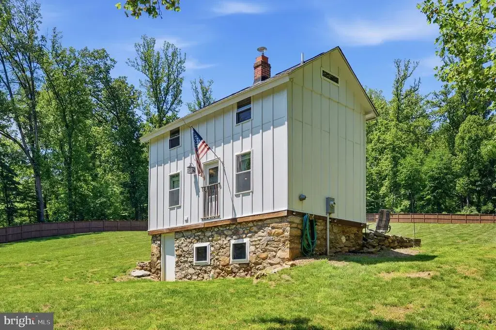 13473 Mountain Rd, LOVETTSVILLE