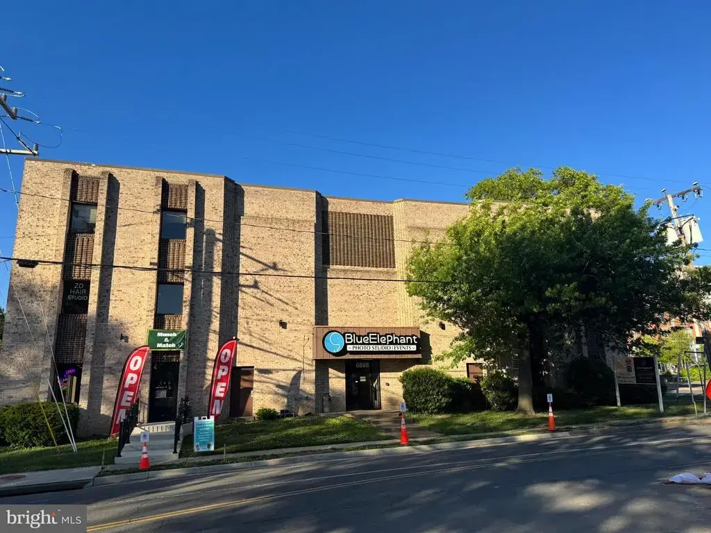 6888 Elm St #1c, MCLEAN
