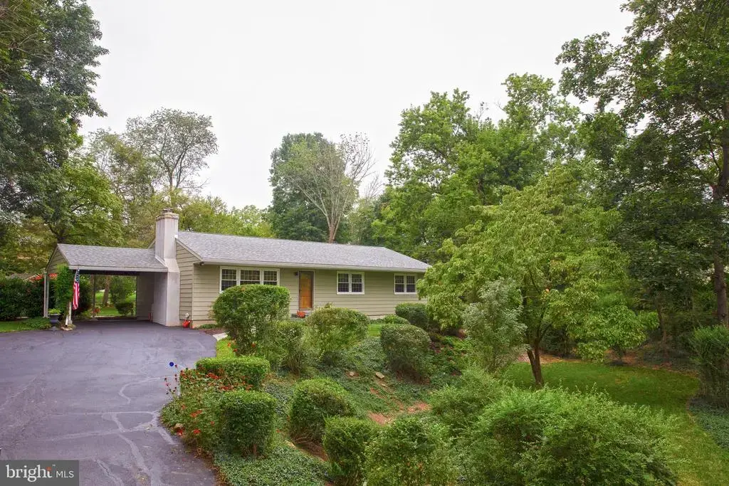 77 Sunset Dr, NEW HOPE