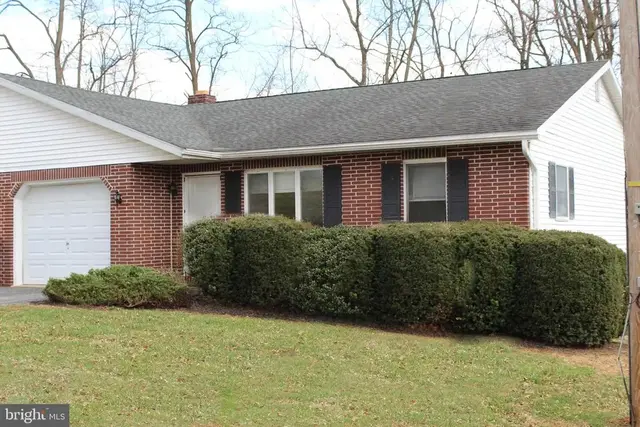 2992 Herrlyn Ct, Dallastown