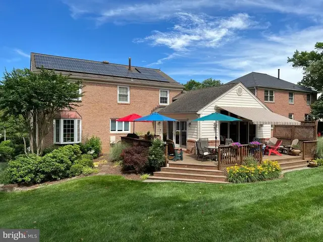 1112 Fallsmead Way, Potomac
