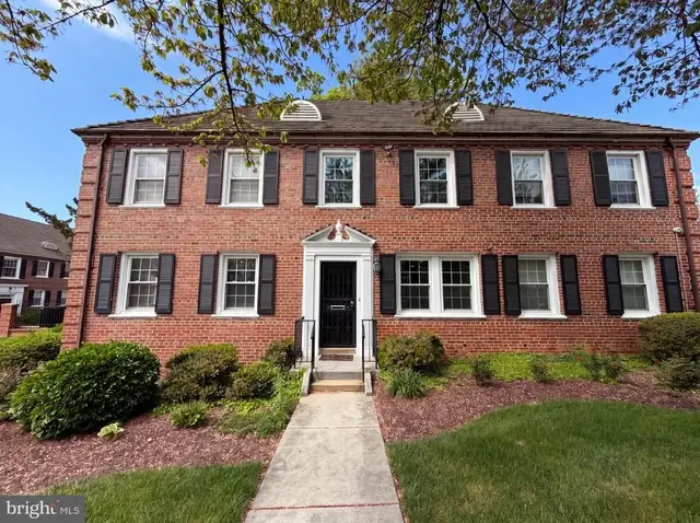 3820 V St Se #202, Washington