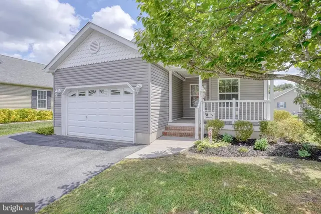 106 Foxtail Ln #32, Magnolia