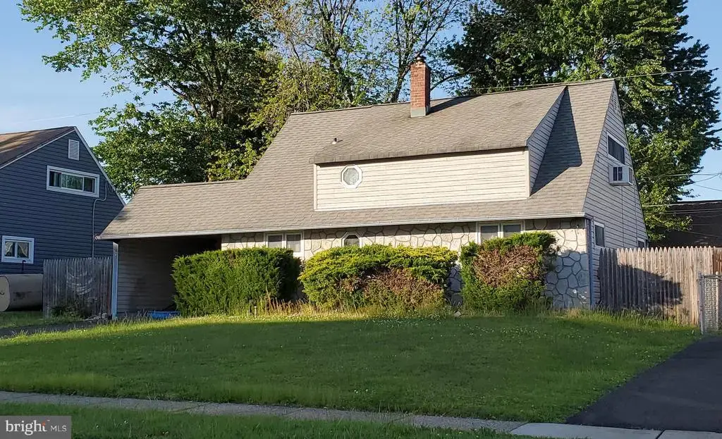 32 Geranium Rd, LEVITTOWN