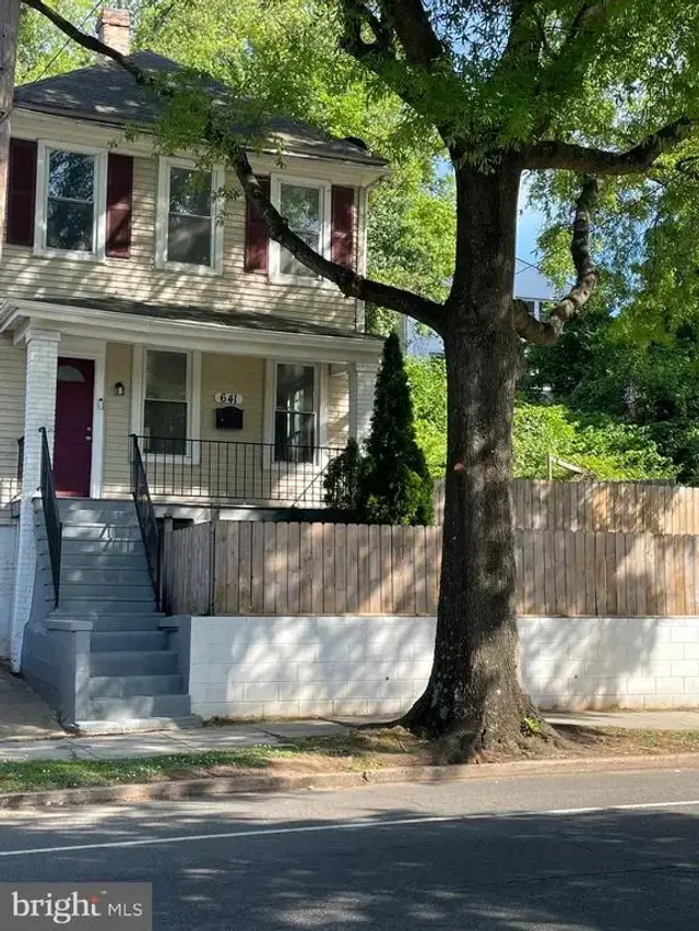 641 49th St Ne, Washington