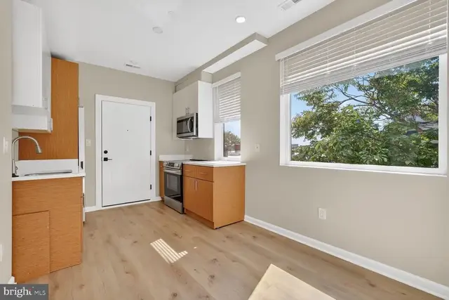 1307 K St Se #301, Washington