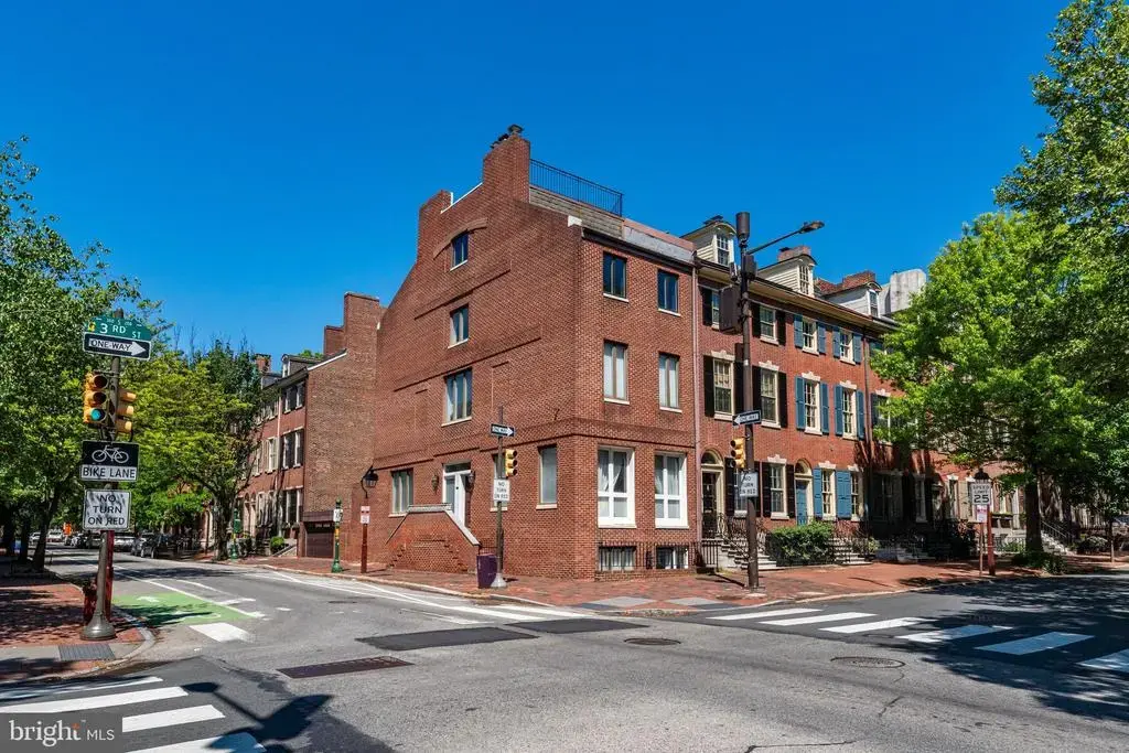 303 Spruce St, PHILADELPHIA