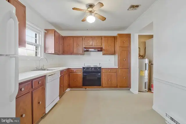 322 E Maple Ave, Sterling